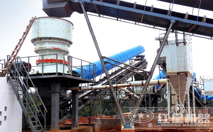 單缸圓錐破碎機(jī)作業(yè)現(xiàn)場 單缸圓錐破碎機(jī)作業(yè)現(xiàn)場