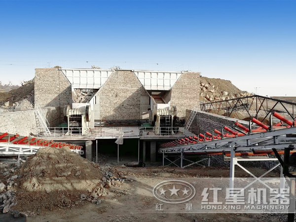 采石場鄂式破碎機作業現場 采石場鄂式破碎機作業現場