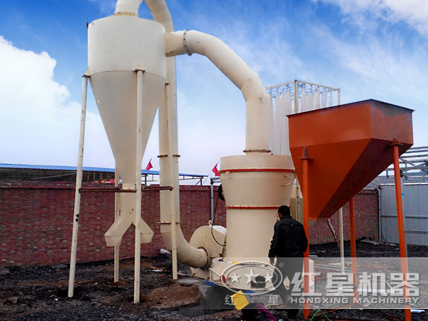 磨粉機(jī)作業(yè)現(xiàn)場 磨粉機(jī)作業(yè)現(xiàn)場