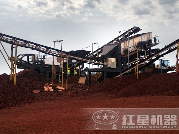 移動破深入原料場地作業 移動破深入原料場地作業