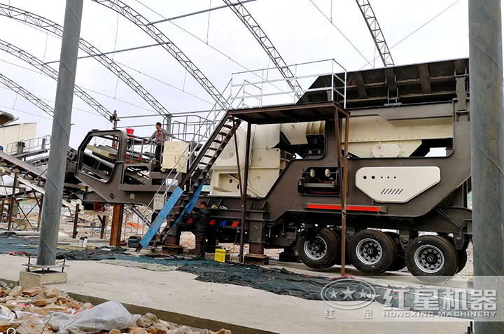 移動式破碎機(jī)作業(yè)現(xiàn)場 移動式破碎機(jī)作業(yè)現(xiàn)場