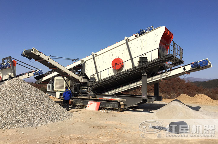 移動碎石機(jī)作業(yè)現(xiàn)場 移動碎石機(jī)作業(yè)現(xiàn)場