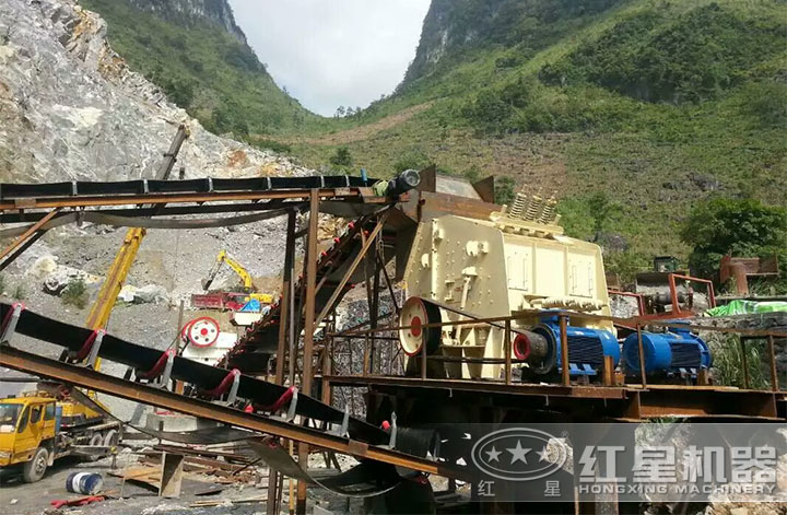 碎石加工現(xiàn)場(chǎng) 碎石加工現(xiàn)場(chǎng)