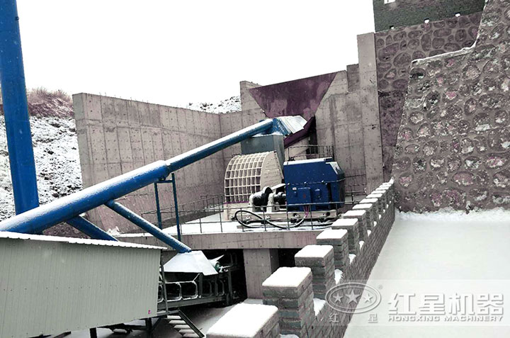 錘式破碎機(jī)較簡單