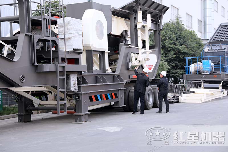 客戶來磚渣粉碎機(jī)廠參觀 客戶來磚渣粉碎機(jī)廠參觀