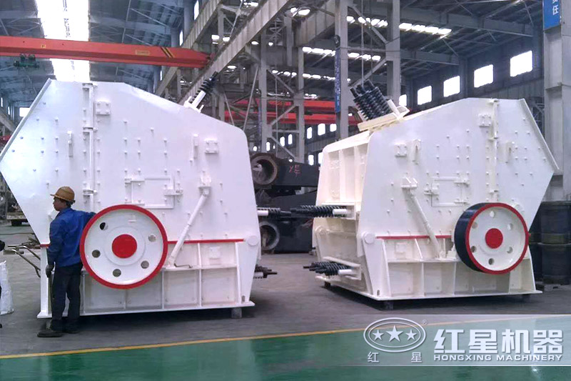 反擊式碎石機(jī)側(cè)面實(shí)拍 反擊式碎石機(jī)側(cè)面實(shí)拍