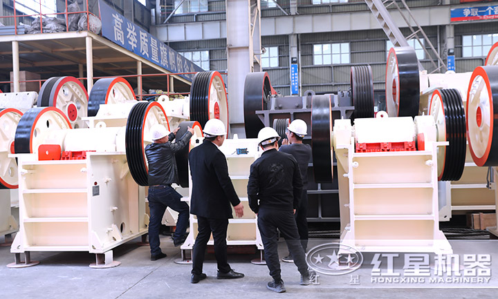 客戶參觀紅星碎石機設備廠區 客戶參觀紅星碎石機設備廠區