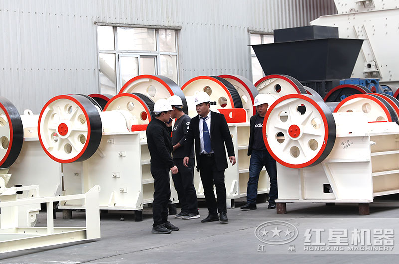 紅星鵝卵石破碎機(jī)生產(chǎn)車間 紅星鵝卵石破碎機(jī)生產(chǎn)車間